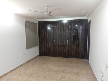 Room in 3 BHK Apartment at Piyush Heights, Sector 89 – for Rent
