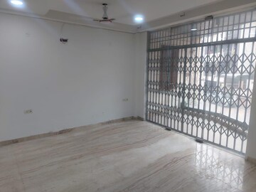 Room in 3 BHK Apartment at Piyush Heights, Sector 89 – for Rent