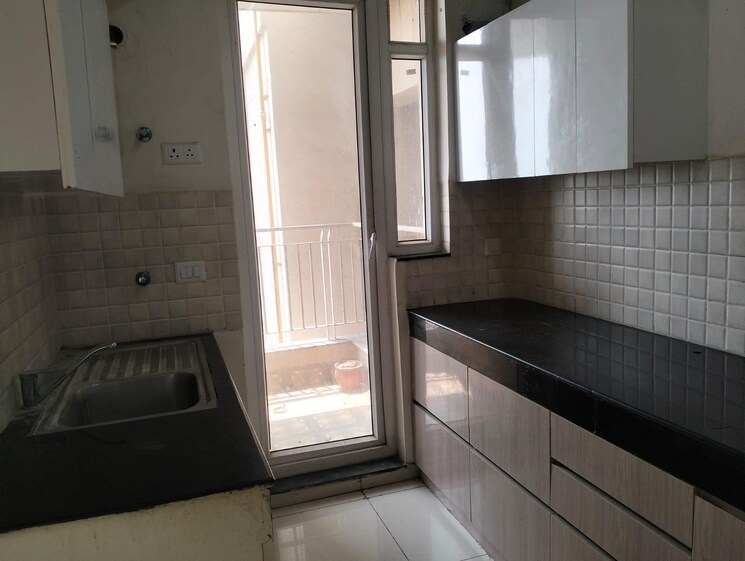 Bathroom, bptp-discovery-park 3 Bedroom 1860 Sq.Ft. Apartment In Sector 80 Faridabad 8814003