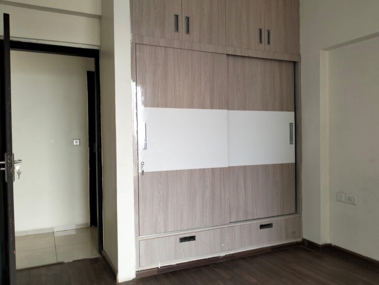 Bathroom, bptp-discovery-park 3 Bedroom 1860 Sq.Ft. Apartment In Sector 80 Faridabad 8814003