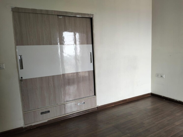 Room, bptp-discovery-park 3 Bedroom 1860 Sq.Ft. Apartment In Sector 80 Faridabad 8814003