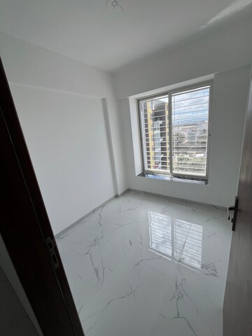 Room in 2.5 BHK Apartment at VTP Beaumonde, Kharadi – for Rent