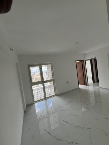 Room in 2.5 BHK Apartment at VTP Beaumonde, Kharadi – for Rent