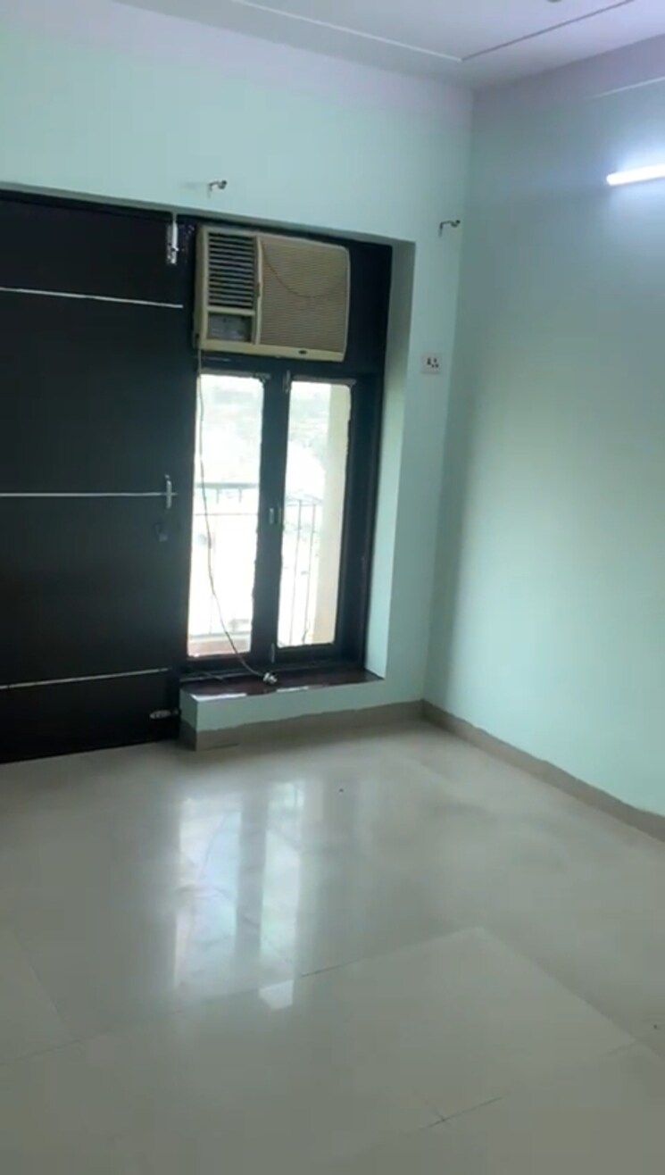 Room, shiv-sai-ozone-park 3.5 Bedroom 2100 Sq.Ft. Apartment In Sector 86 Faridabad 8814054
