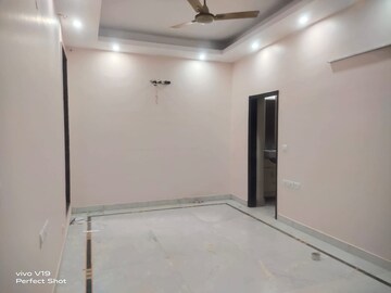 Room in 3 BHK Builder Floor at Boutique Residential Apartments E-335, East Of Kailash – for Rent