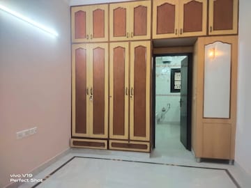 Room in 3 BHK Builder Floor at Boutique Residential Apartments E-335, East Of Kailash – for Rent
