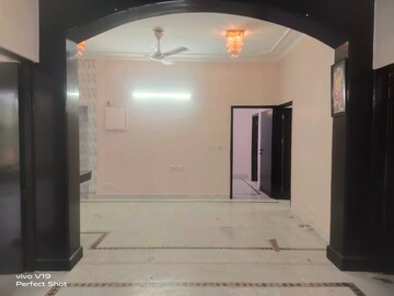 Room in 3 BHK Builder Floor at Boutique Residential Apartments E-335, East Of Kailash – for Rent