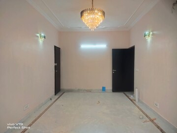 Room in 3 BHK Builder Floor at Boutique Residential Apartments E-335, East Of Kailash – for Rent