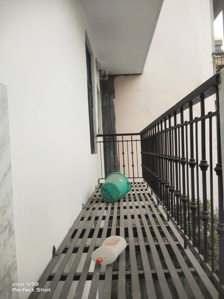 Balcony, boutique-residential-apartments-e-335 3 Bedroom 200 Sq.Yd. Builder Floor In East Of Kailash Delhi 8814093