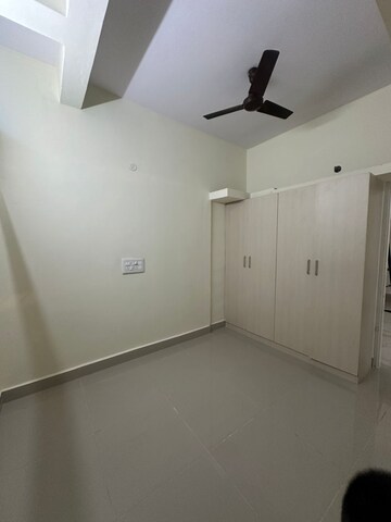 Room in 2 BHK Builder Floor at Koramangala – for Rent