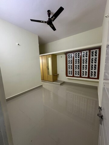 Room in 2 BHK Builder Floor at Koramangala – for Rent