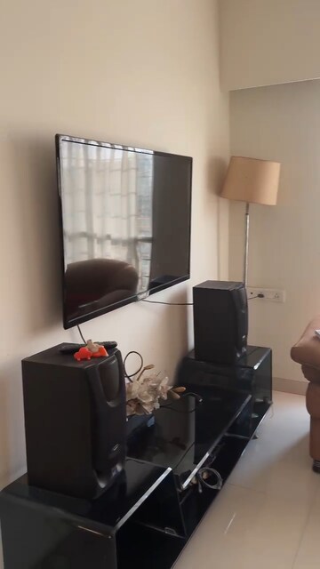 Master Bedroom in 3 BHK Apartment at Silver Castle Andheri East, Andheri East – for Rent