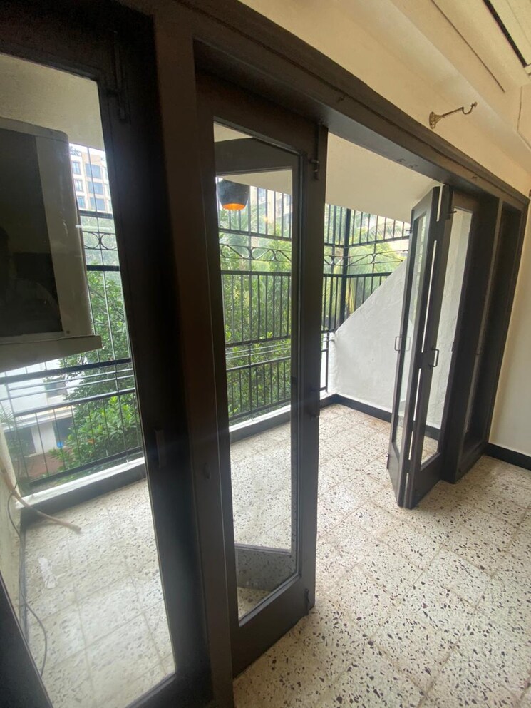 Balcony, louisiana-apartment 3 Bedroom 1250 Sq.Ft. Apartment In Santacruz West Mumbai 8814155