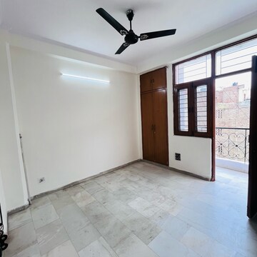 Room in 2 BHK Builder Floor at Khirki Extension – for Rent