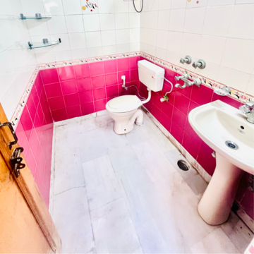 Team Area in 2 BHK Builder Floor at Khirki Extension – for Rent