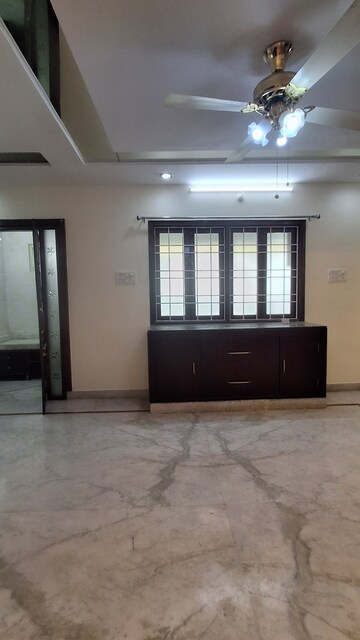 Room in 3 BHK Apartment at Siri Signature Kondapur, Kondapur – for Rent