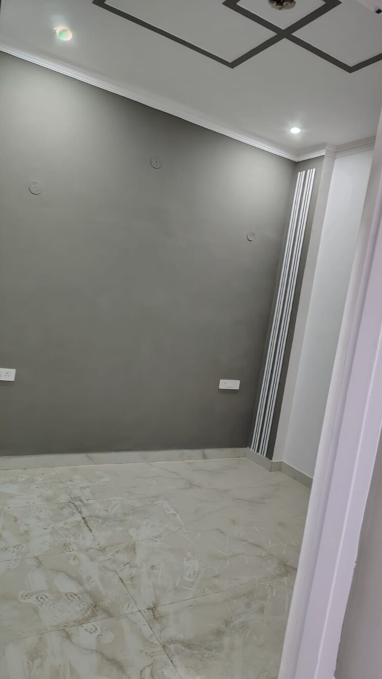 Room, dwarka mor 3 Bedroom 900 Sq.Ft. Builder Floor In Dwarka Mor Delhi 8814203