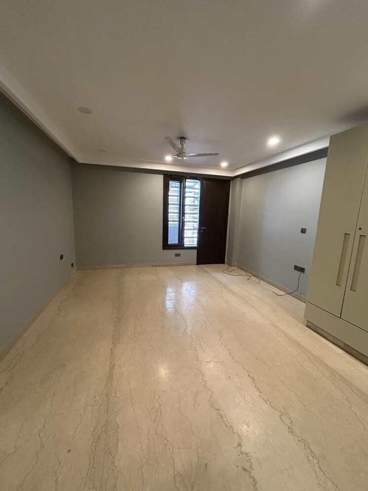 Room, uday park 4 Bedroom 3200 Sq.Ft. Apartment In Uday Park Delhi 8814202