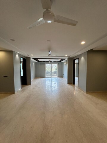 Room in 4 BHK Apartment at Uday Park – for Rent