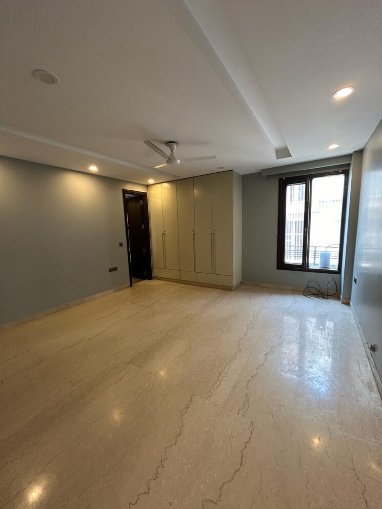 Room, uday park 4 Bedroom 3200 Sq.Ft. Apartment In Uday Park Delhi 8814202