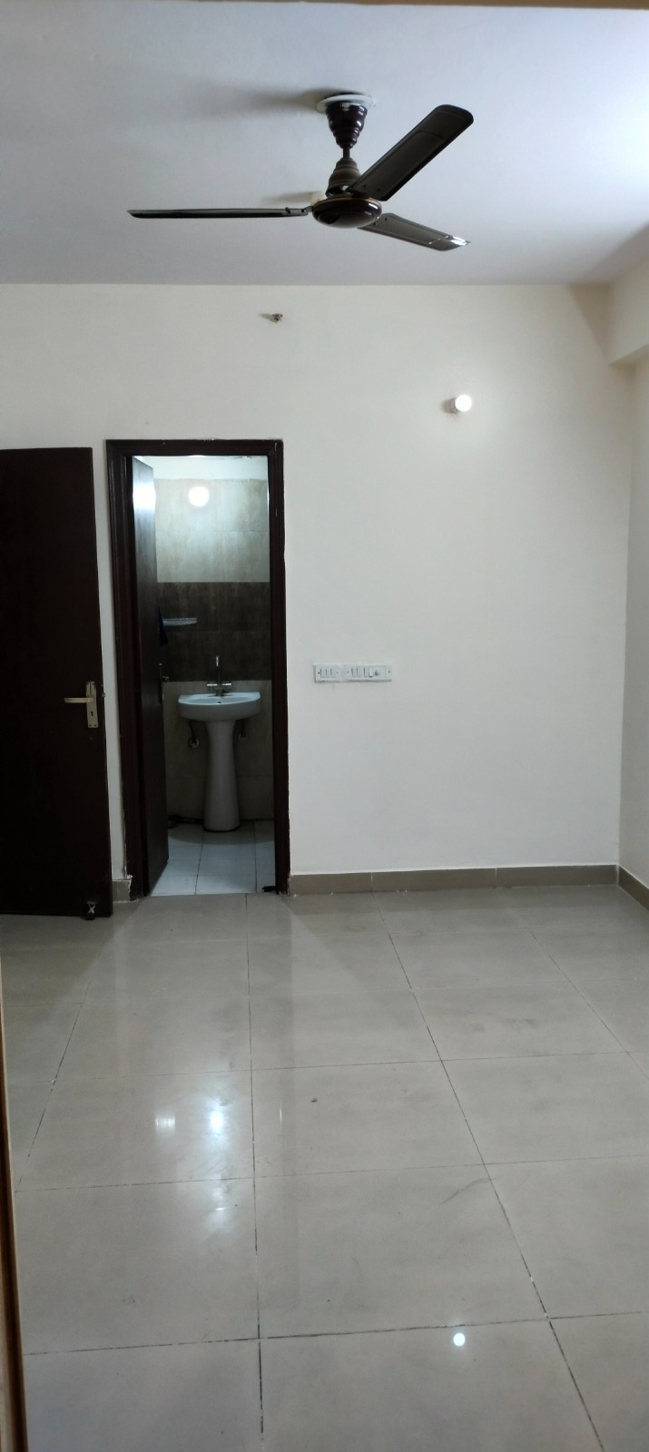 2 BHK Apartment For Rent in Panchsheel Greens II