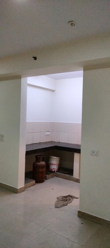 Furnished Amenities in 2 BHK Apartment at Panchsheel Greens II, Sector 16 Greater Noida – for Rent