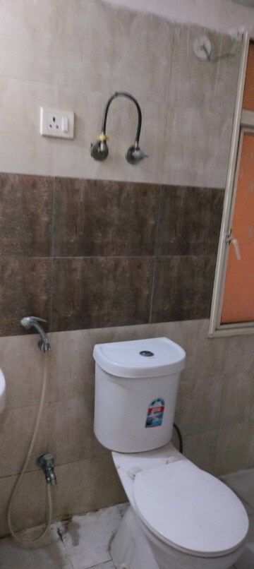 Furnished Amenities in 2 BHK Apartment at Panchsheel Greens II, Sector 16 Greater Noida – for Rent