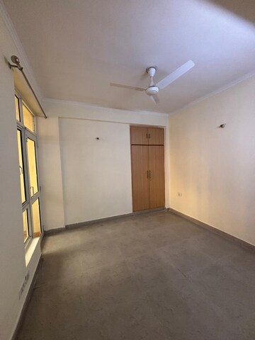 Room in 2 BHK Apartment at Supertech Eco Suites, Sector 137 – for Rent