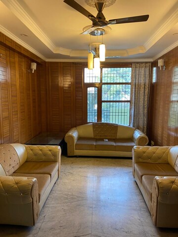 Living Room in 3 BHK Builder Floor at Sector 49 – for Rent