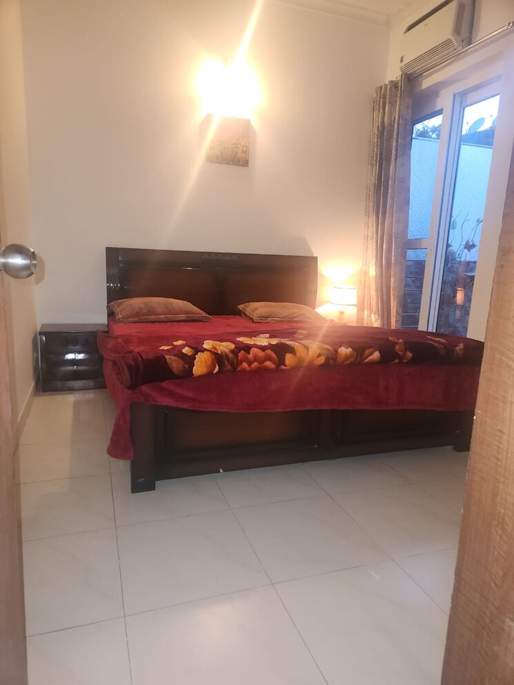 Bedroom, sheikh sarai 5 Bedroom 2500 Sq.Ft. Apartment In Sheikh Sarai Delhi 8814294