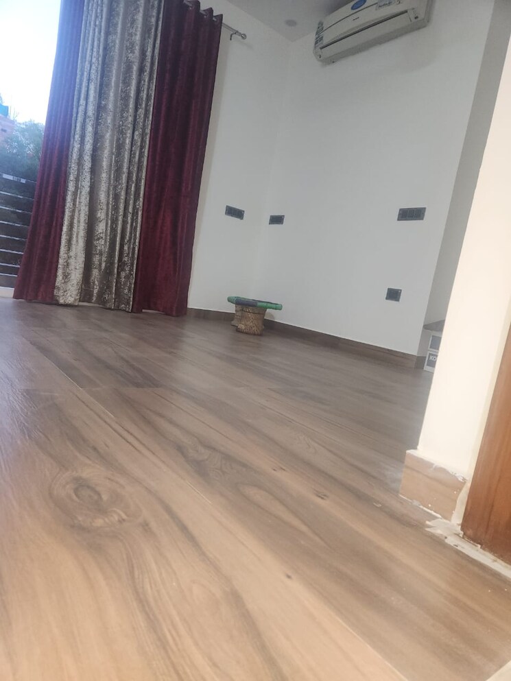 Room, sheikh sarai 5 Bedroom 2500 Sq.Ft. Apartment In Sheikh Sarai Delhi 8814294