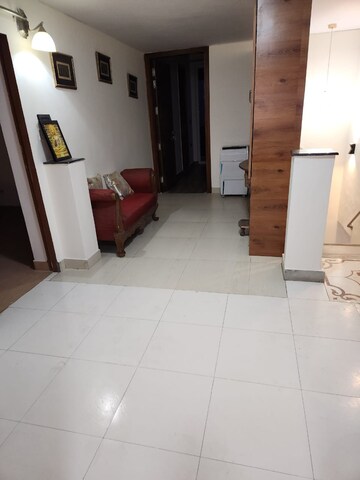 Bathroom in 5 BHK Apartment at Sheikh Sarai – for Rent