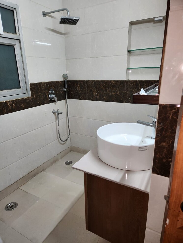 Bathroom, sheikh sarai 5 Bedroom 2500 Sq.Ft. Apartment In Sheikh Sarai Delhi 8814294