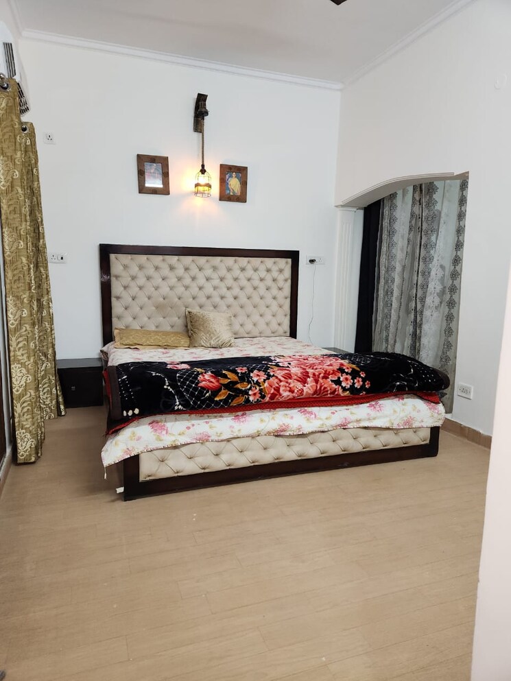 Bedroom, sheikh sarai 5 Bedroom 2500 Sq.Ft. Apartment In Sheikh Sarai Delhi 8814294