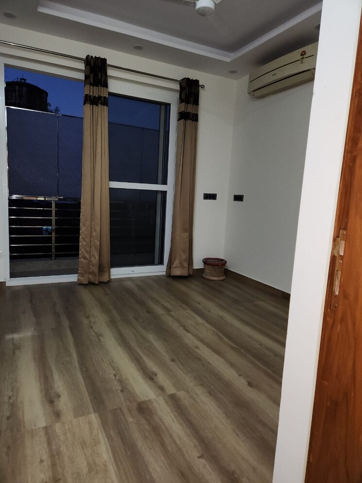 Room, sheikh sarai 5 Bedroom 2500 Sq.Ft. Apartment In Sheikh Sarai Delhi 8814294