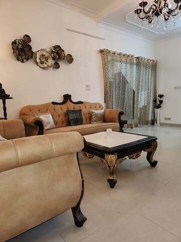Living Room in 5 BHK Apartment at Sheikh Sarai – for Rent