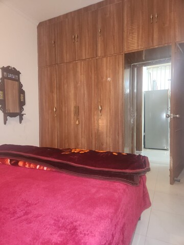 Bedroom in 5 BHK Apartment at Sheikh Sarai – for Rent