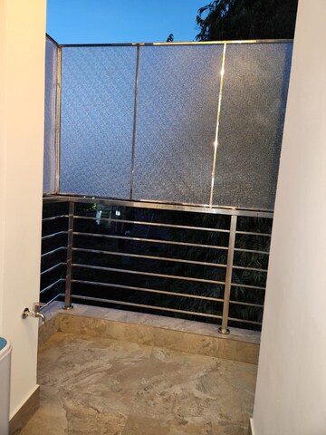 Staircase in 5 BHK Apartment at Sheikh Sarai – for Rent