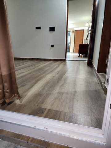 Room in 5 BHK Apartment at Sheikh Sarai – for Rent