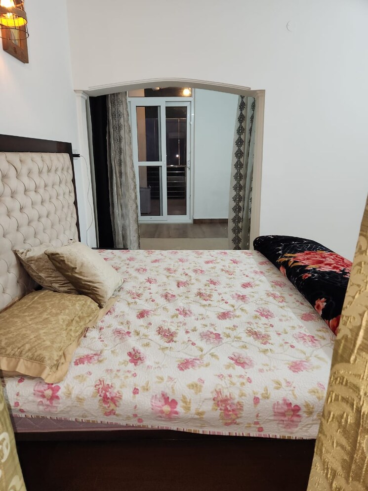 Bedroom, sheikh sarai 5 Bedroom 2500 Sq.Ft. Apartment In Sheikh Sarai Delhi 8814294