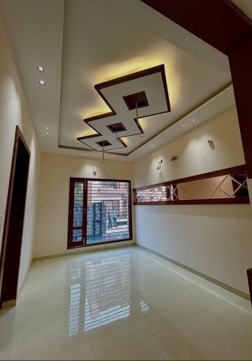 Kitchen in 2.5 BHK Builder Floor at Sector 33 – for Sale