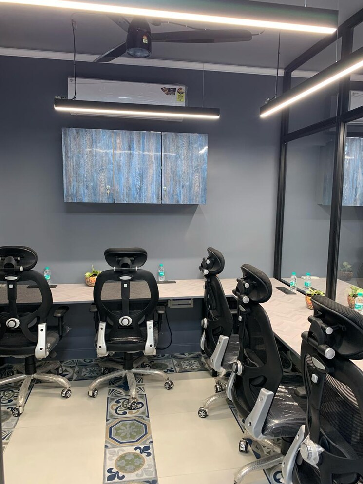 Gym, south extension ii Commercial Office Space 4000 Sq.Ft. In South Extension ii Delhi 8814328