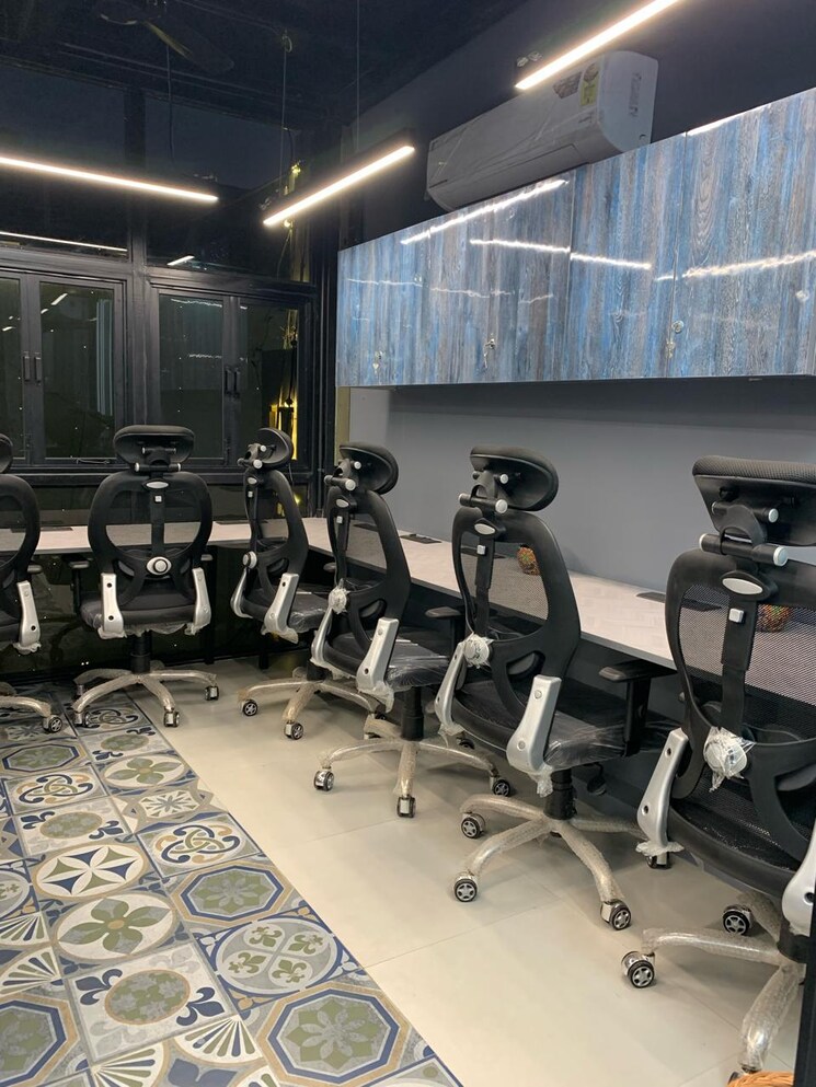 Gym, south extension ii Commercial Office Space 4000 Sq.Ft. In South Extension ii Delhi 8814328