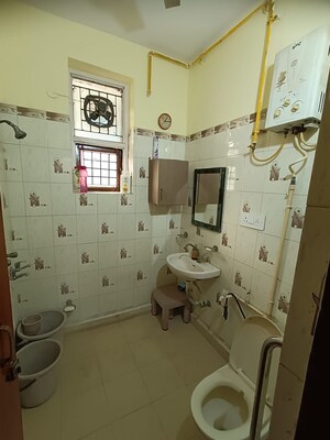 Master Bedroom in 3 BHK Builder Floor at Spring Field, Sector 31 – for Sale