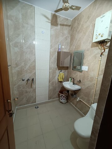 Bathroom in 3 BHK Builder Floor at Spring Field, Sector 31 – for Sale