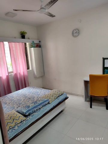 2 BHK Apartment For Rent in Raunak 108, Kasarvadavali
