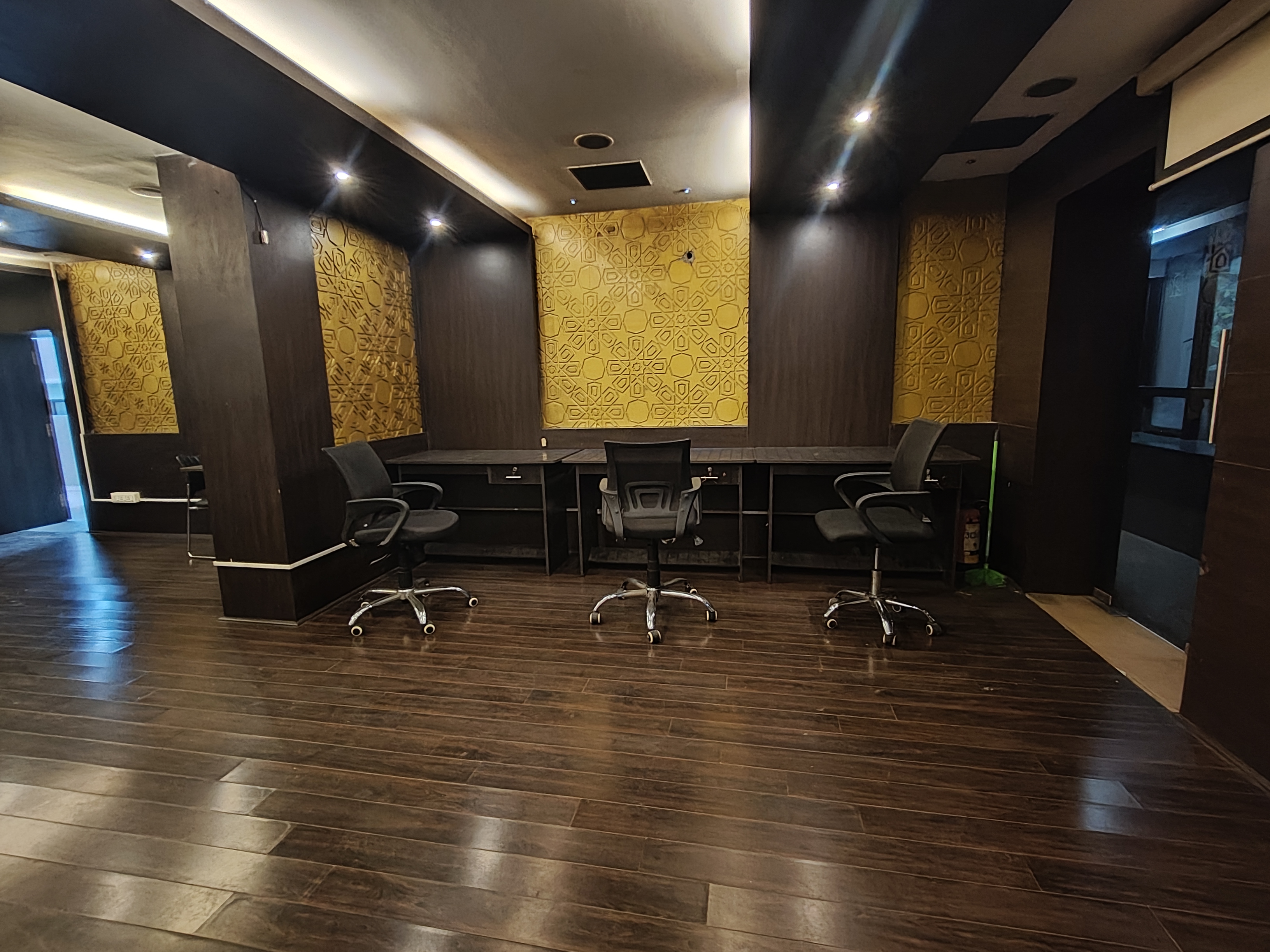 Office Space For Rent in Rooms Type Office Space