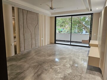 Room in 5 BHK Builder Floor at Sushant Lok 3, Sector 57 – for Sale