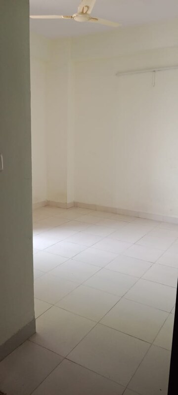 Room in 3 BHK Apartment at Amolik Heights, Sector 88 – for Rent