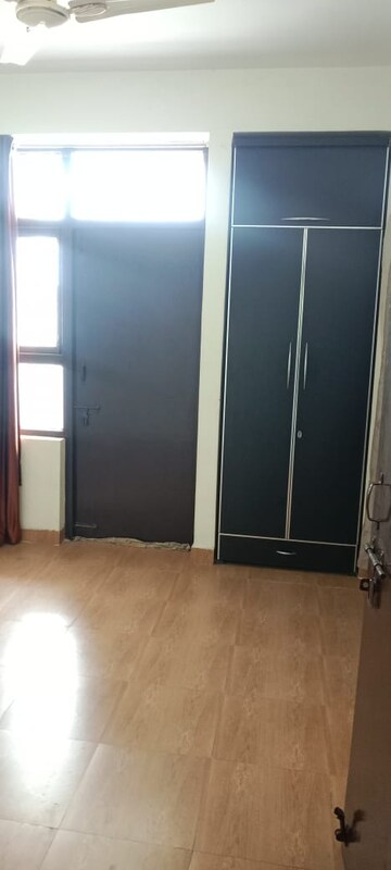 Room in 3 BHK Apartment at Amolik Heights, Sector 88 – for Rent